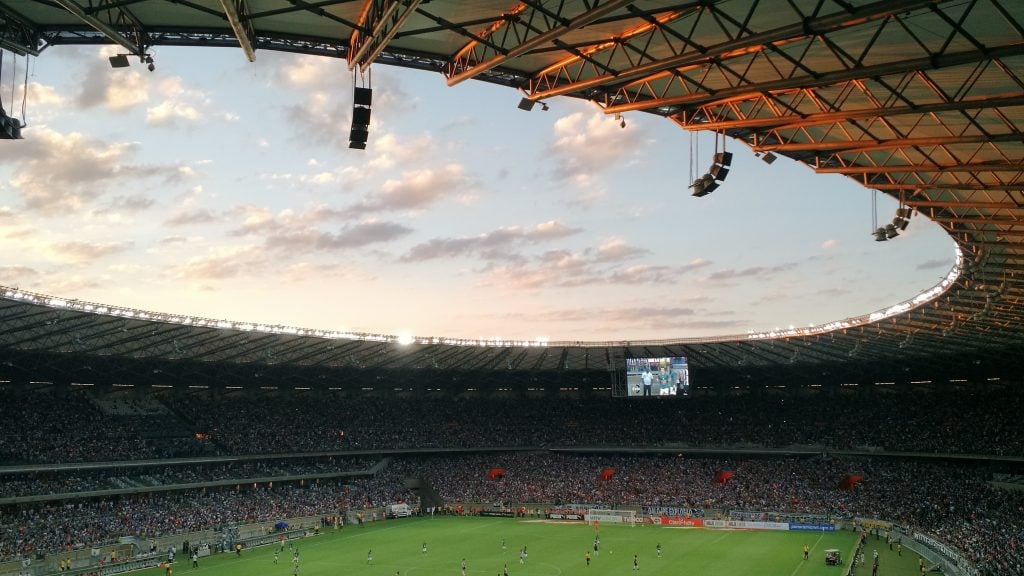 Estádio de futebol.