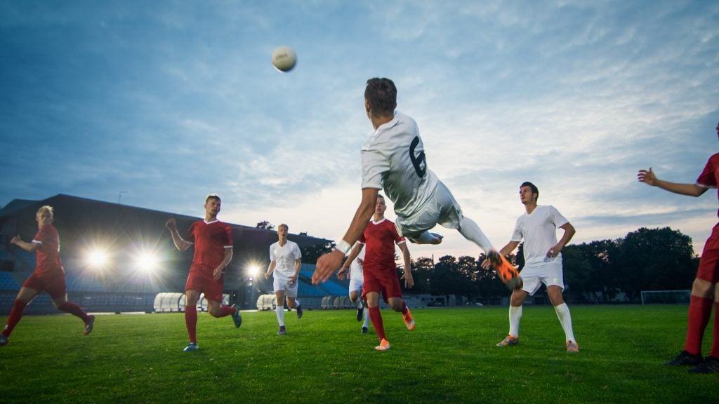 Partida de futebol.