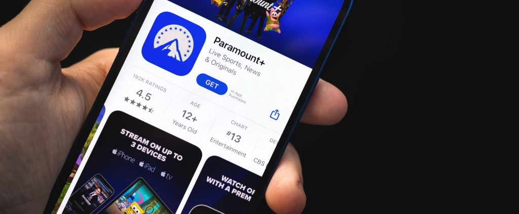 Tela de celular aparecendo o aplicativo Paramount Plus para baixar